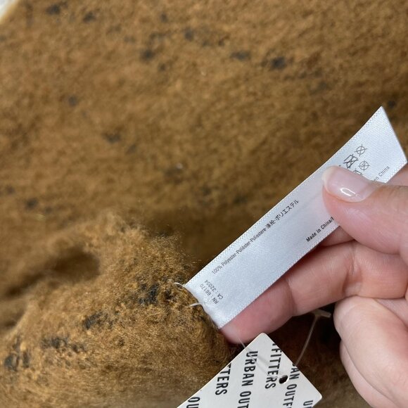 Urban Outfitters Scarf One Size Brown Fuzzy Brushed Fringe Knit Long - Picture 4 of 4